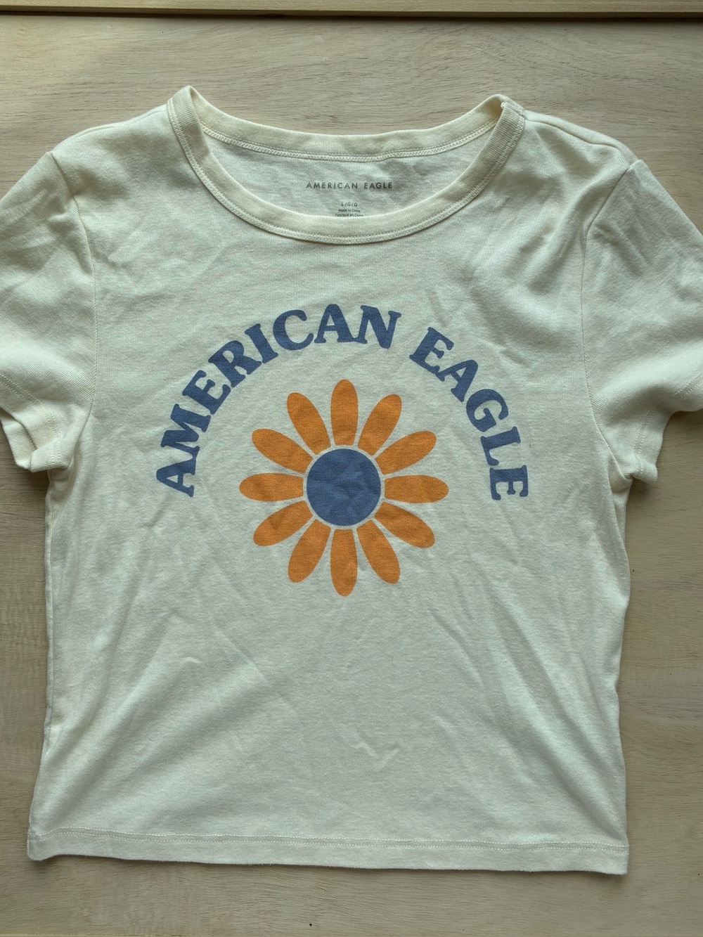 American Eagle Women's L Cream Daisy Graphic T-Shirt Short Sleeve
Crewneck Tee